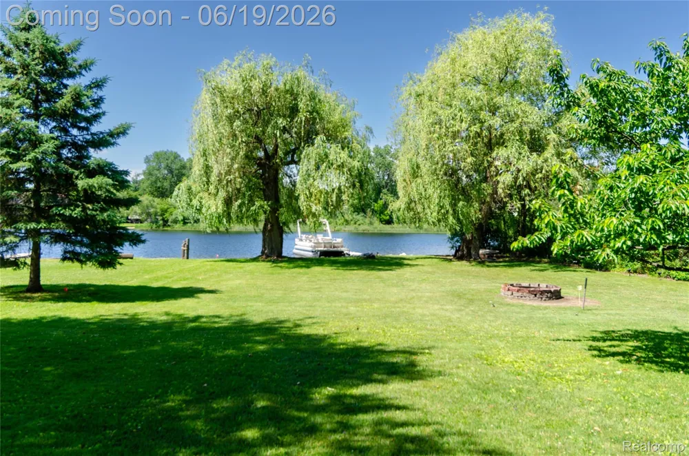 337 Lansing Drive Waterford Charter Township, MI 48328