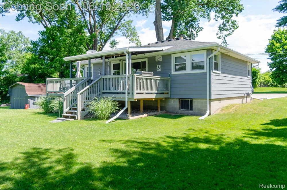 337 Lansing Drive Waterford Charter Township, MI 48328