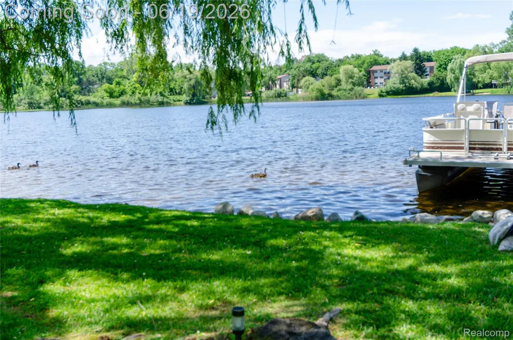 337 Lansing Drive Waterford Charter Township, MI 48328