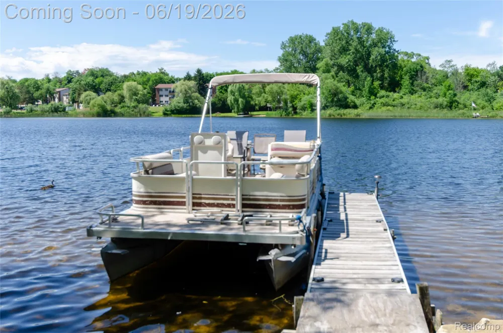 337 Lansing Drive Waterford Charter Township, MI 48328