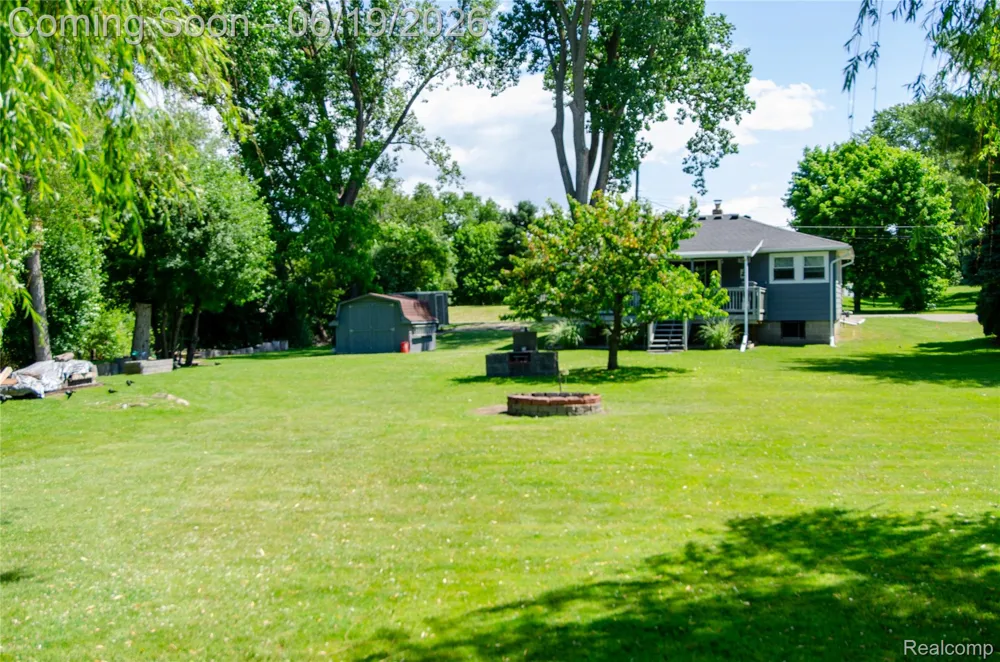 337 Lansing Drive Waterford Charter Township, MI 48328
