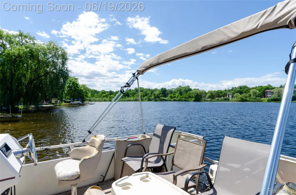 337 Lansing Drive Waterford Charter Township, MI 48328