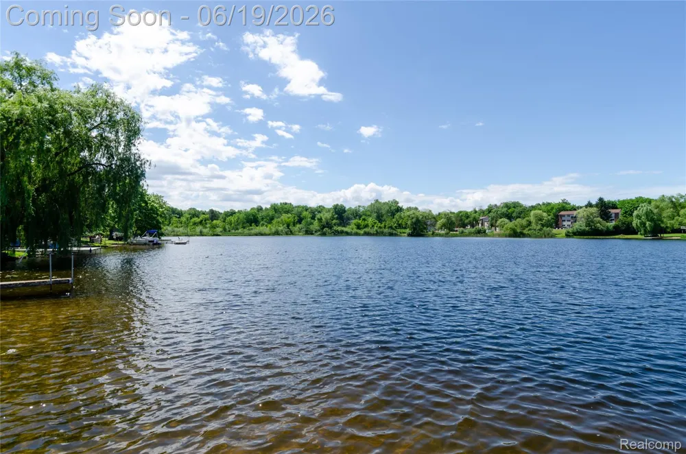 337 Lansing Drive Waterford Charter Township, MI 48328