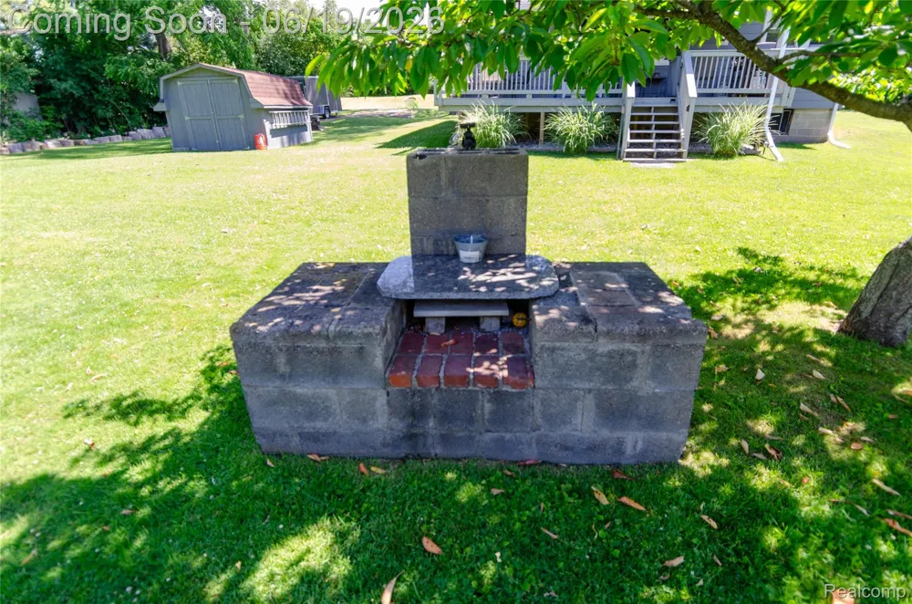 337 Lansing Drive Waterford Charter Township, MI 48328