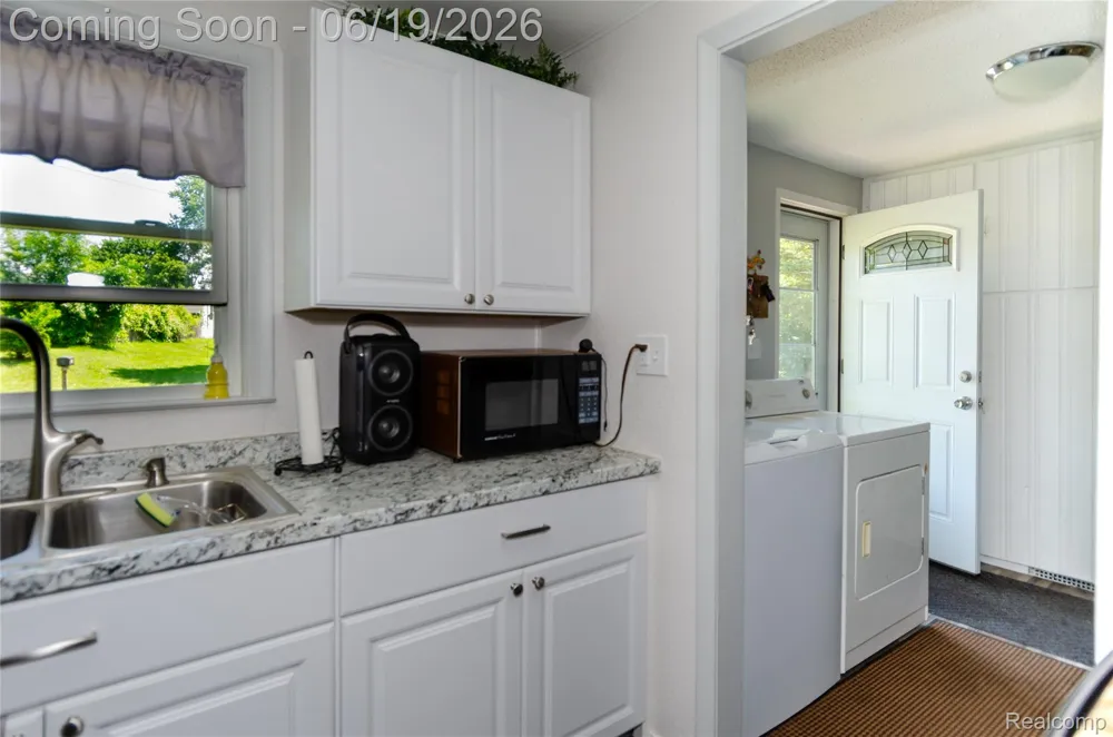 337 Lansing Drive Waterford Charter Township, MI 48328