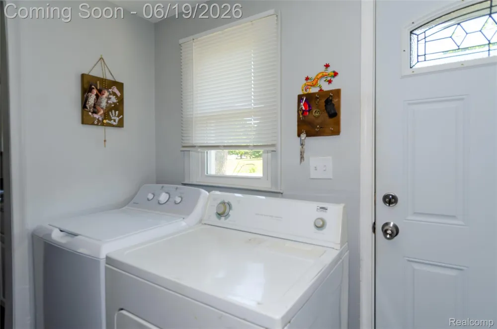 337 Lansing Drive Waterford Charter Township, MI 48328