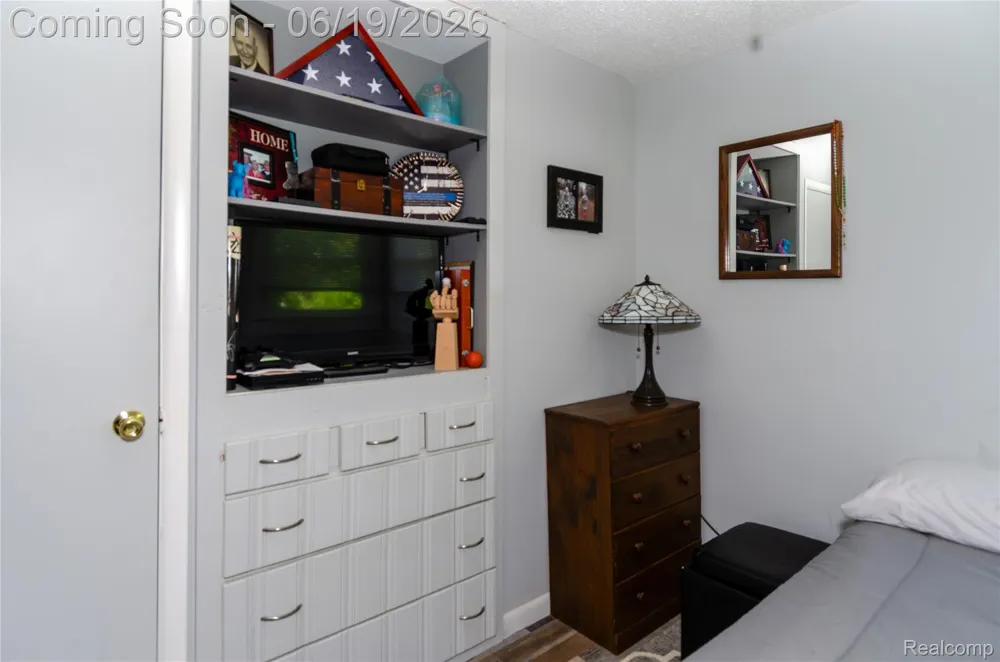 337 Lansing Drive Waterford Charter Township, MI 48328