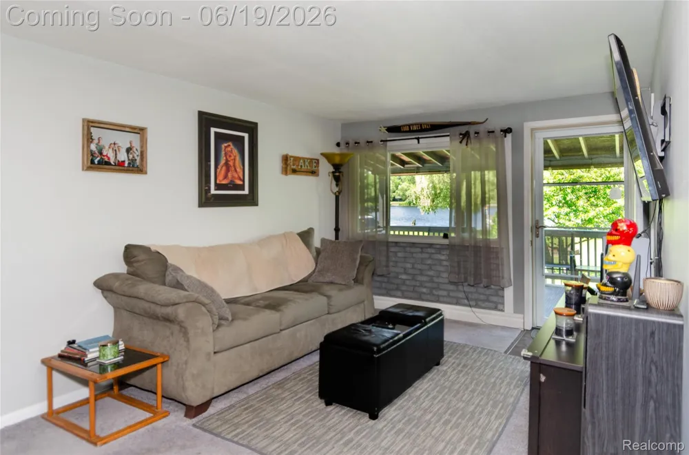337 Lansing Drive Waterford Charter Township, MI 48328