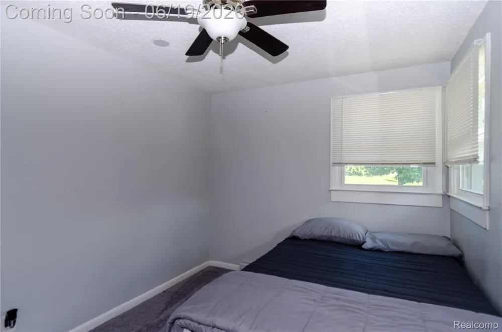 337 Lansing Drive Waterford Charter Township, MI 48328