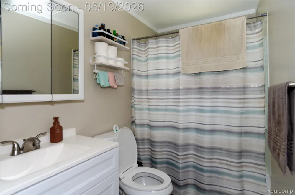 337 Lansing Drive Waterford Charter Township, MI 48328