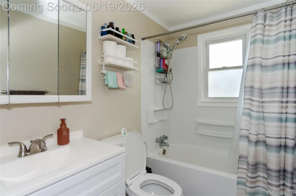 337 Lansing Drive Waterford Charter Township, MI 48328