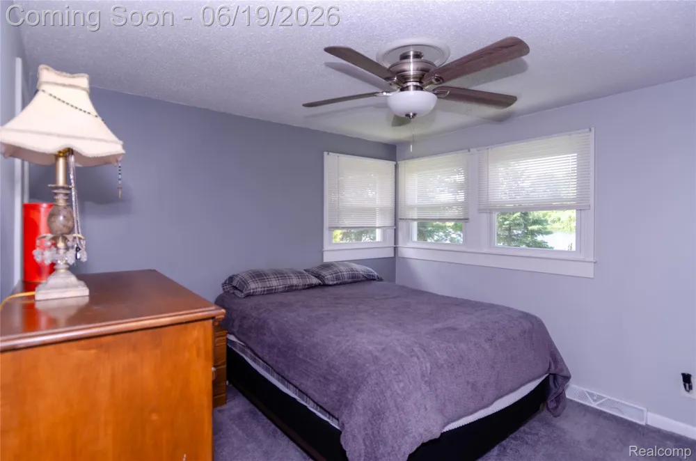 337 Lansing Drive Waterford Charter Township, MI 48328