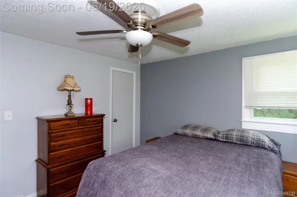 337 Lansing Drive Waterford Charter Township, MI 48328