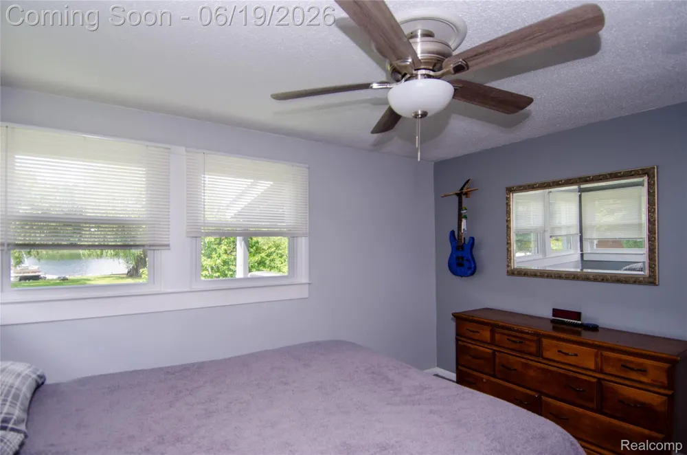 337 Lansing Drive Waterford Charter Township, MI 48328