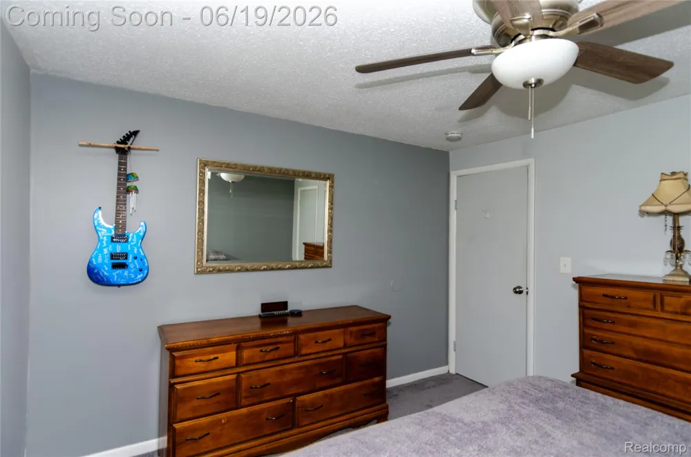 337 Lansing Drive Waterford Charter Township, MI 48328