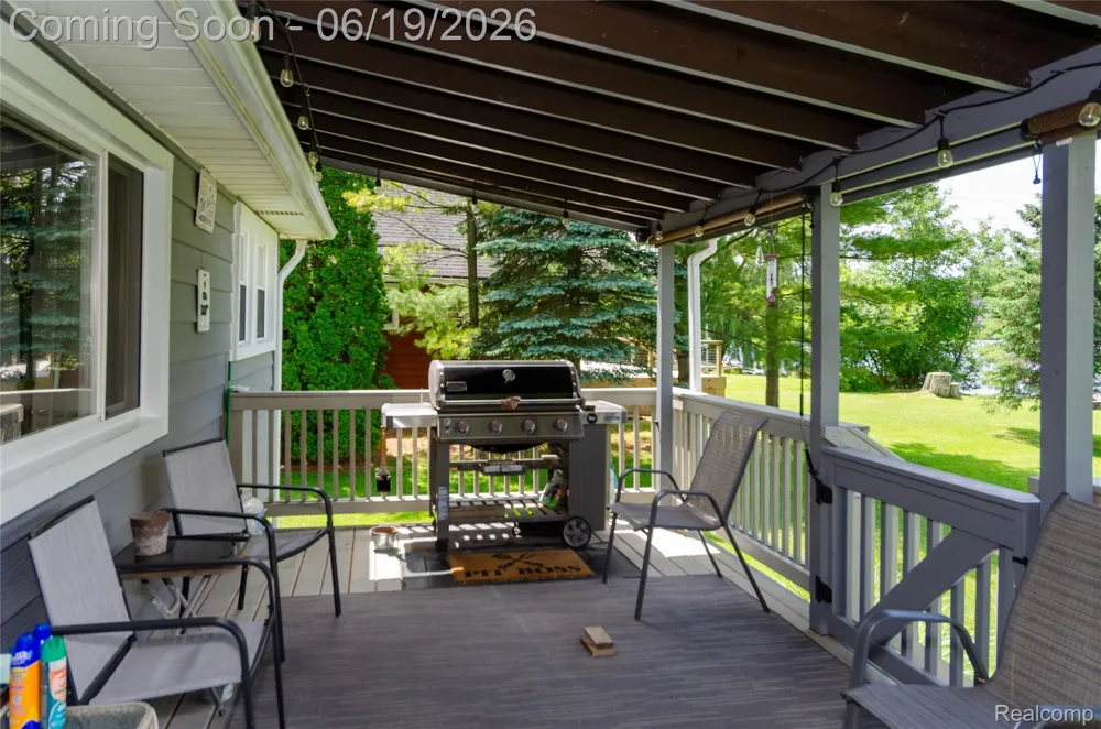 337 Lansing Drive Waterford Charter Township, MI 48328