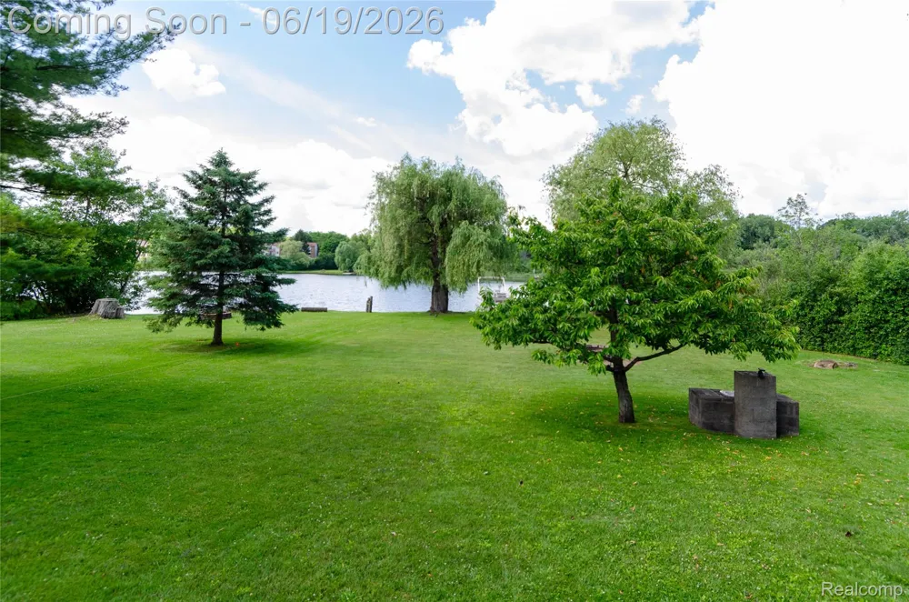 337 Lansing Drive Waterford Charter Township, MI 48328