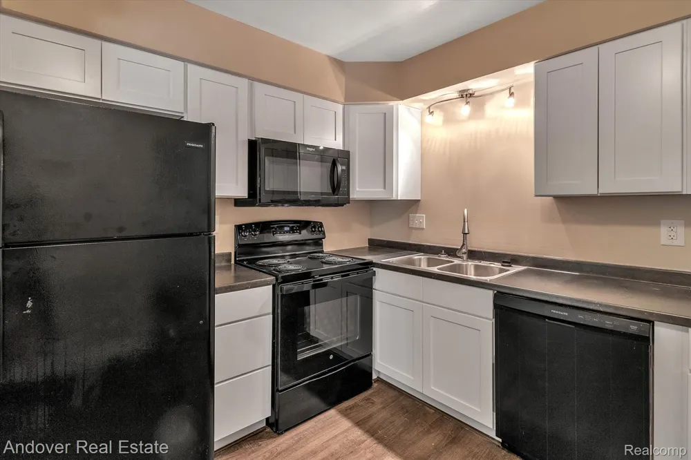 320 S Drake Road Kalamazoo City, MI 49009