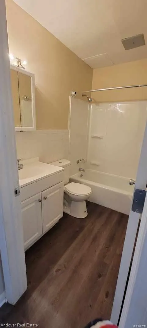 320 S Drake Road Kalamazoo City, MI 49009