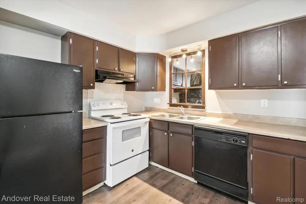 320 S Drake Road Kalamazoo City, MI 49009