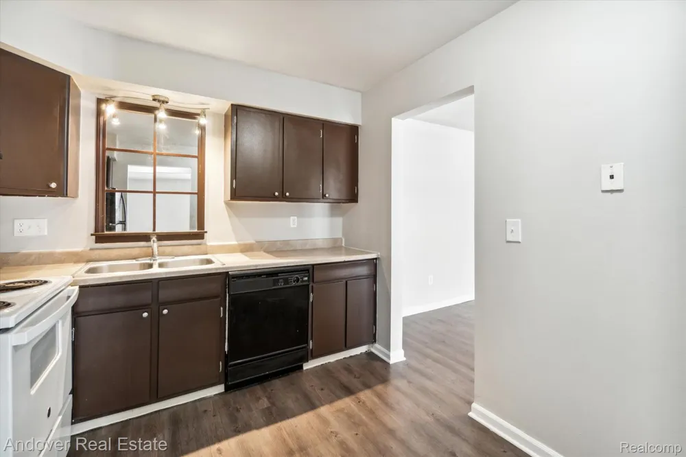 320 S Drake Road Kalamazoo City, MI 49009