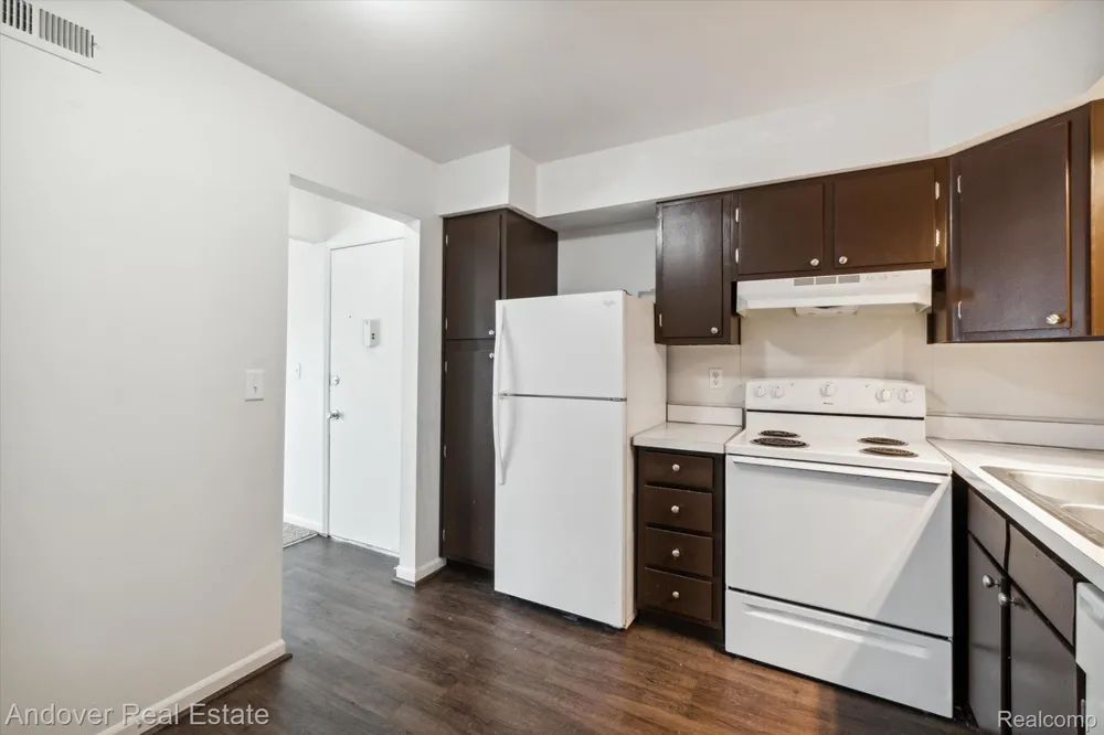 320 S Drake Road Kalamazoo City, MI 49009