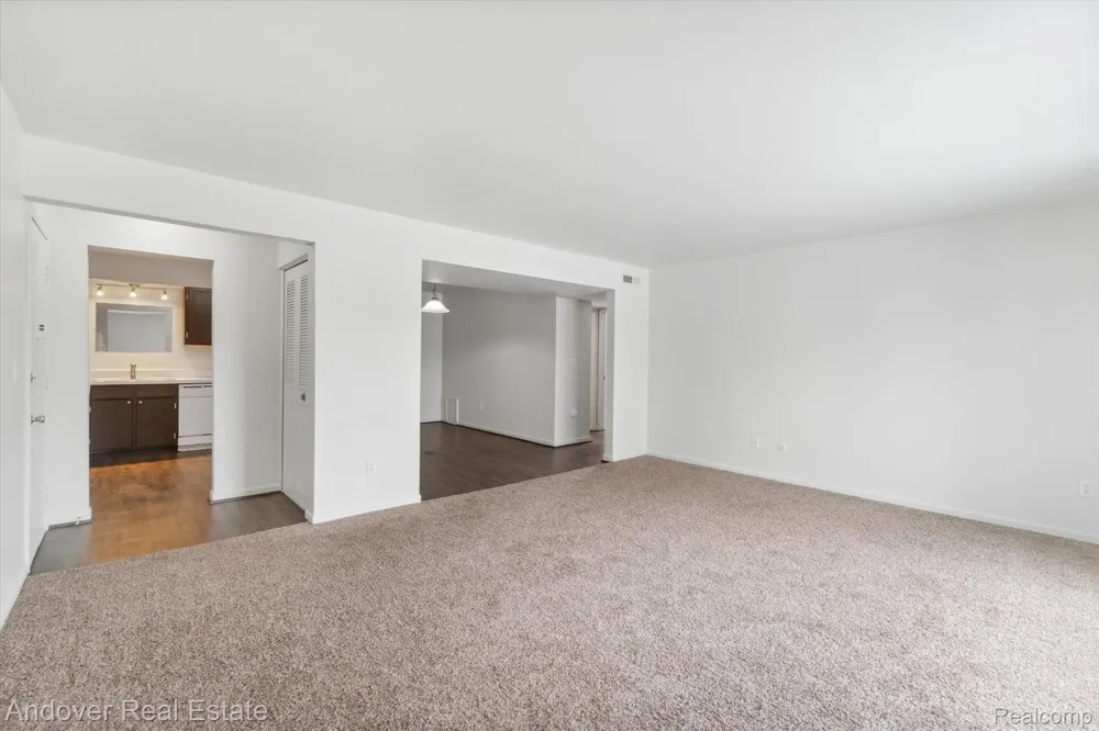 320 S Drake Road Kalamazoo City, MI 49009
