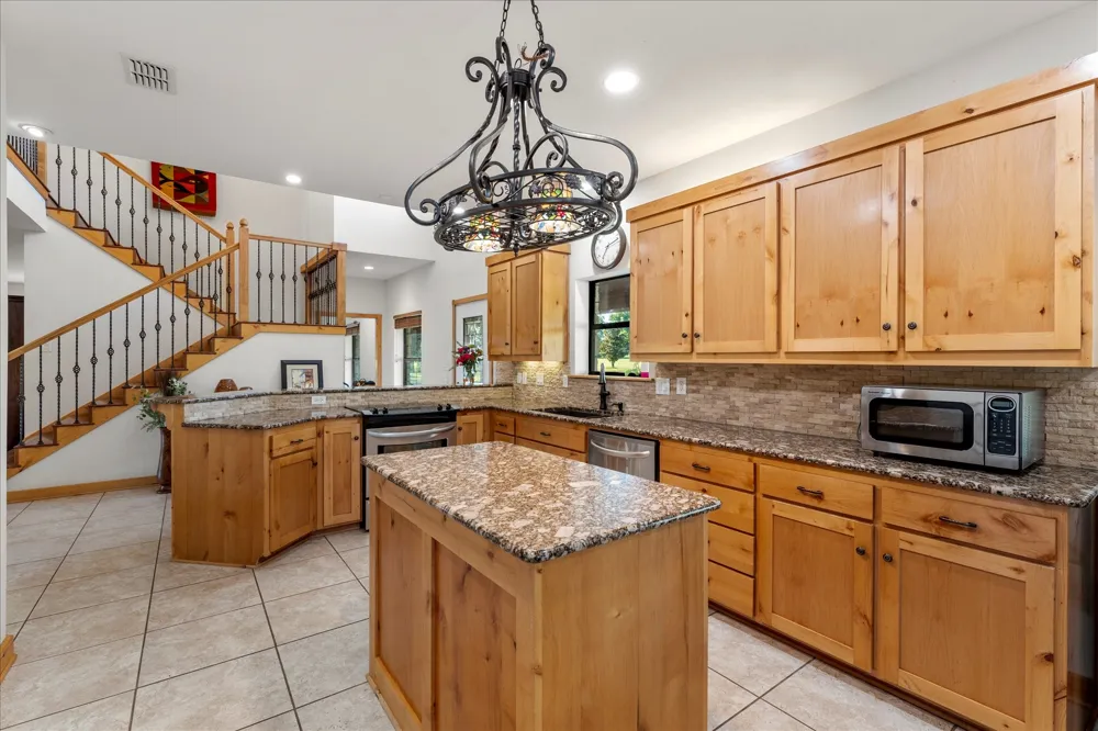 390 County Road 1573 Alba, TX 75410