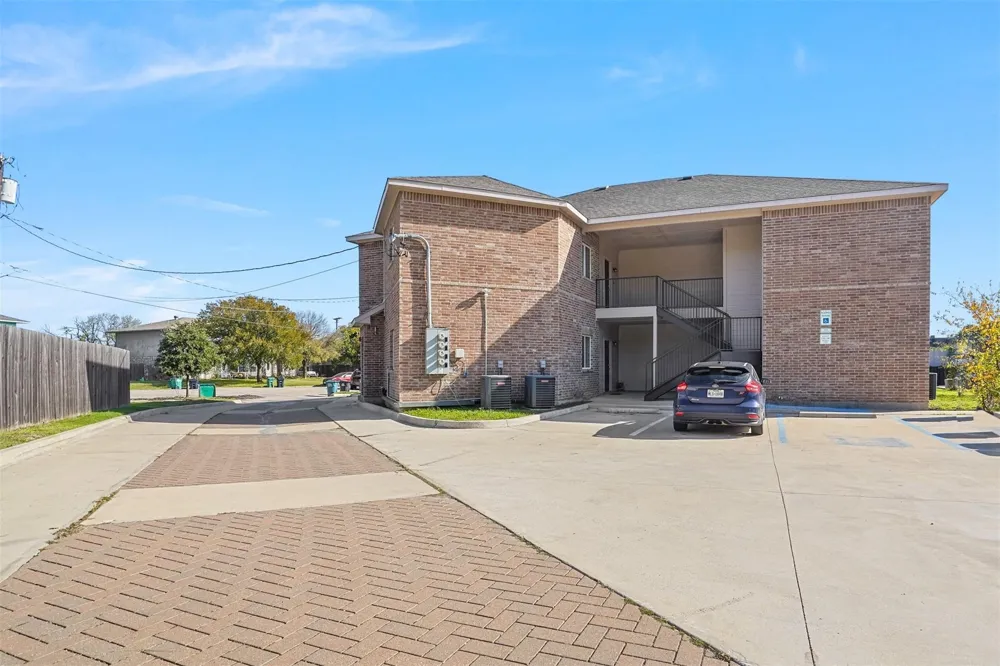 612 Meadow View Court #101 Denton, TX 76207
