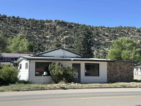 811 Railroad Avenue