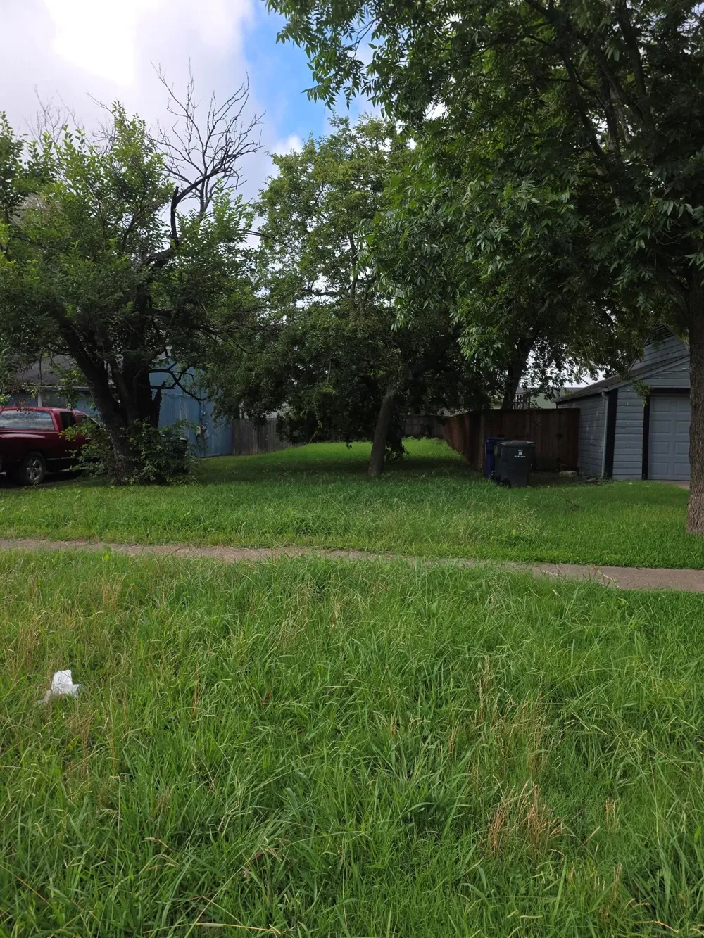514 W Avenue F Garland, TX 75040