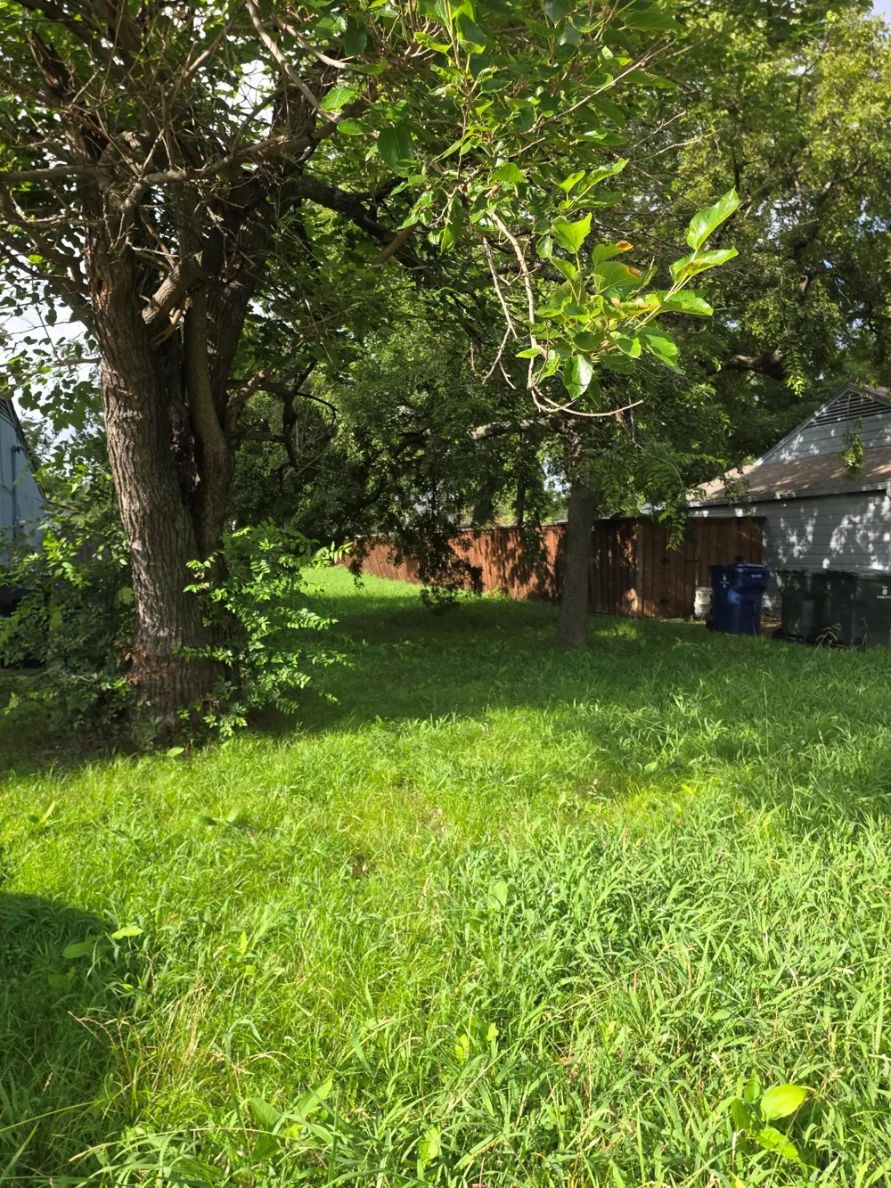 514 W Avenue F Garland, TX 75040