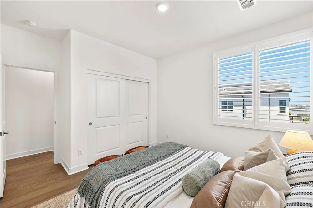 259 Lynx Irvine, CA 92618