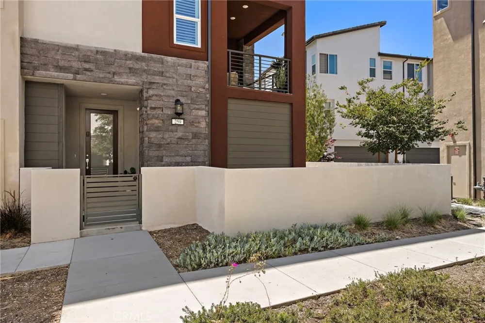 259 Lynx Irvine, CA 92618