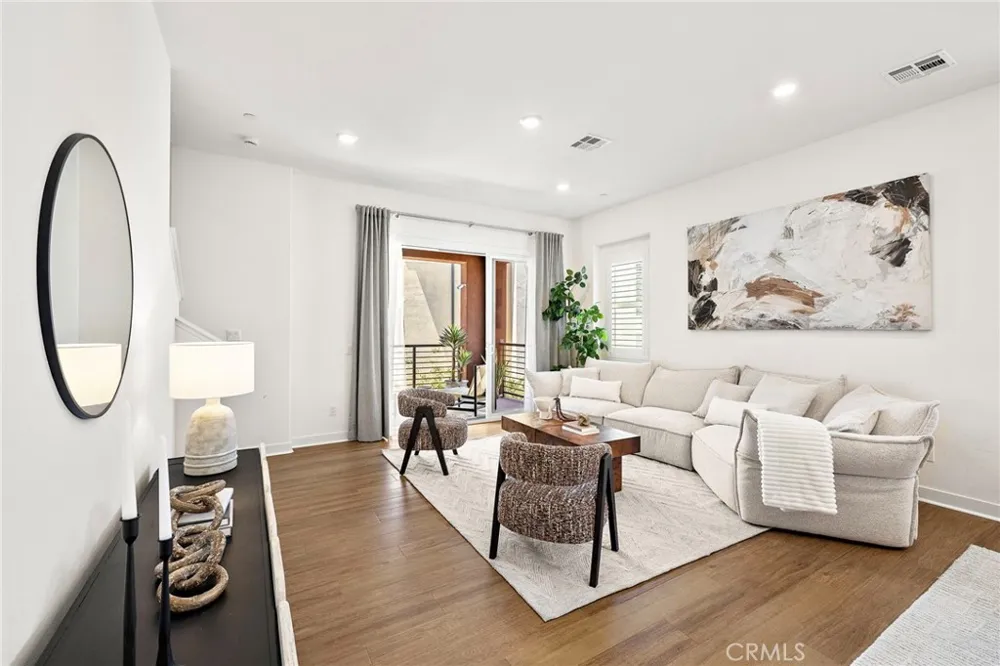 259 Lynx Irvine, CA 92618