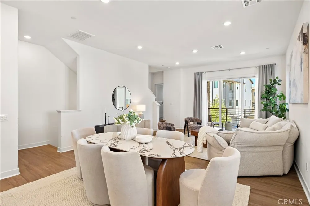 259 Lynx Irvine, CA 92618
