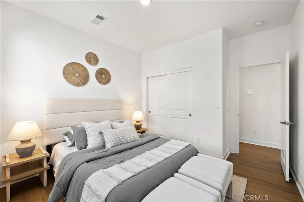 259 Lynx Irvine, CA 92618
