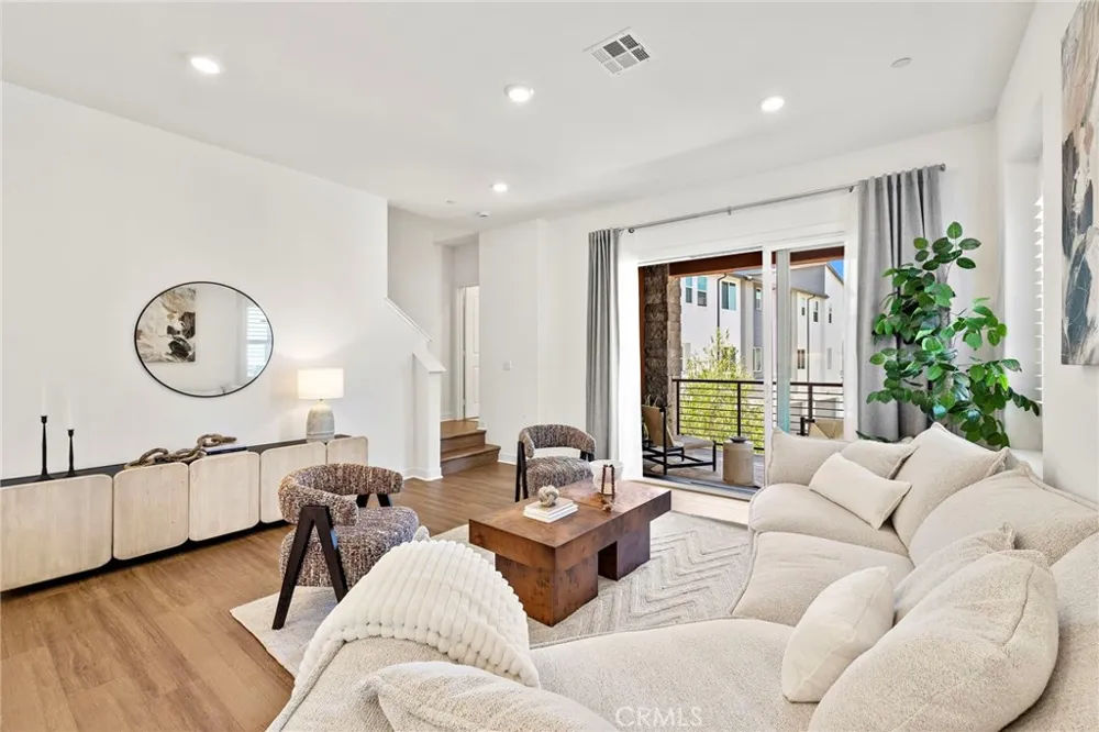 259 Lynx Irvine, CA 92618