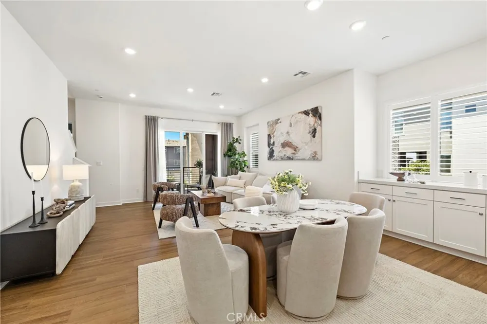 259 Lynx Irvine, CA 92618