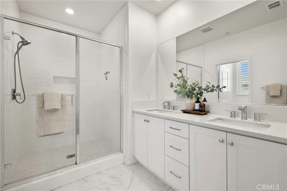 259 Lynx Irvine, CA 92618