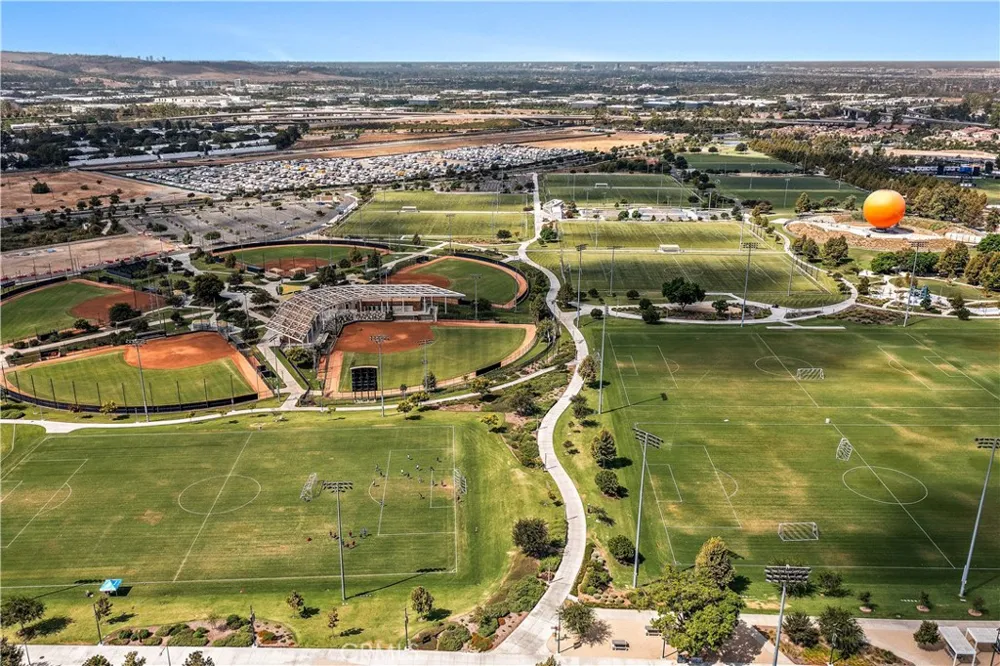 259 Lynx Irvine, CA 92618