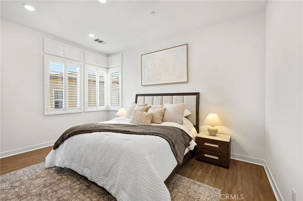 259 Lynx Irvine, CA 92618