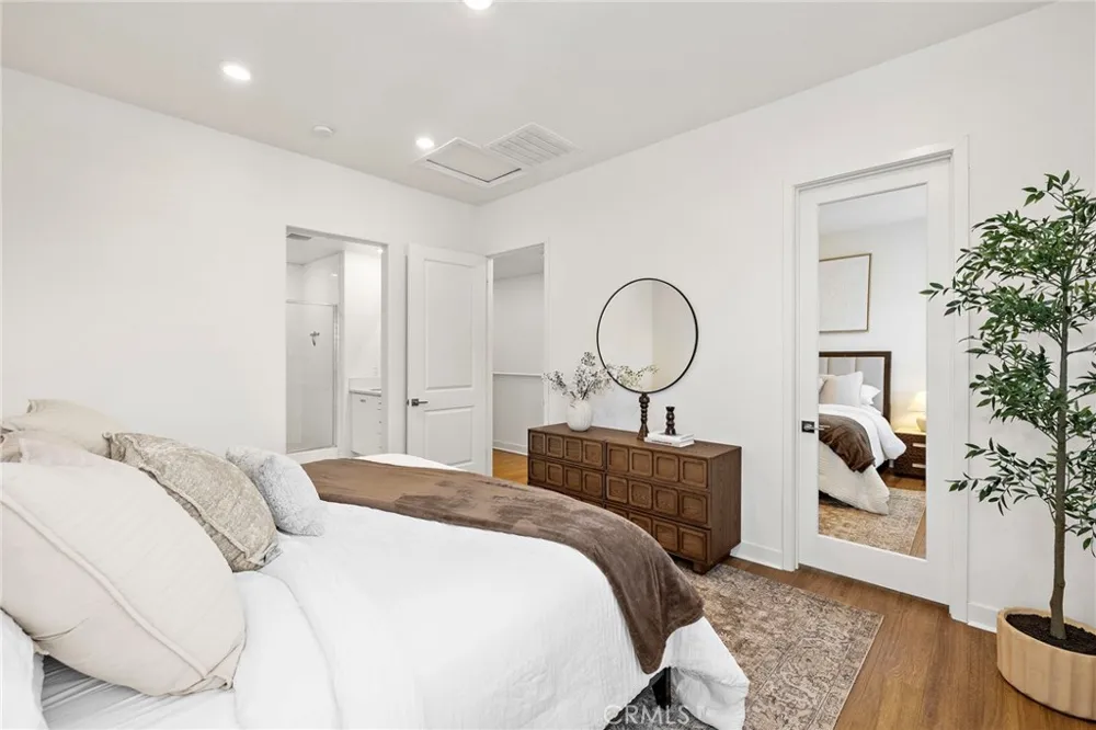 259 Lynx Irvine, CA 92618