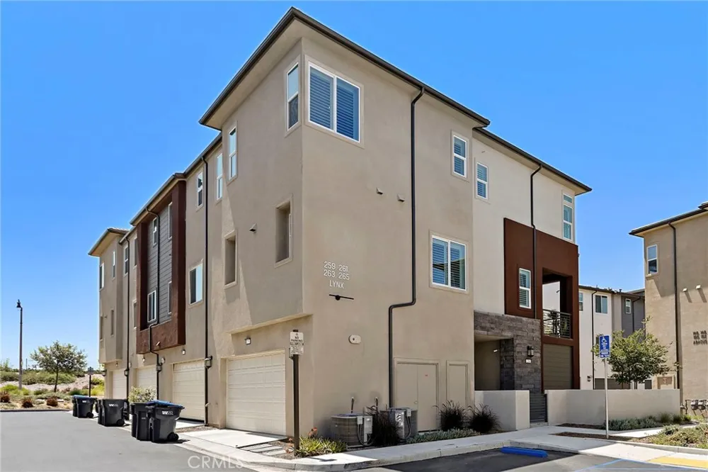 259 Lynx Irvine, CA 92618
