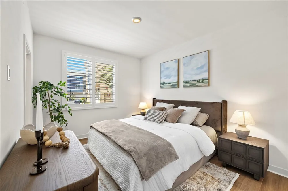 259 Lynx Irvine, CA 92618