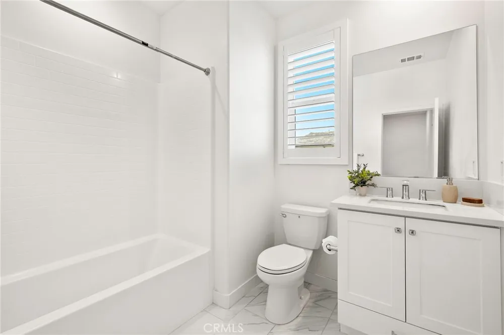 259 Lynx Irvine, CA 92618