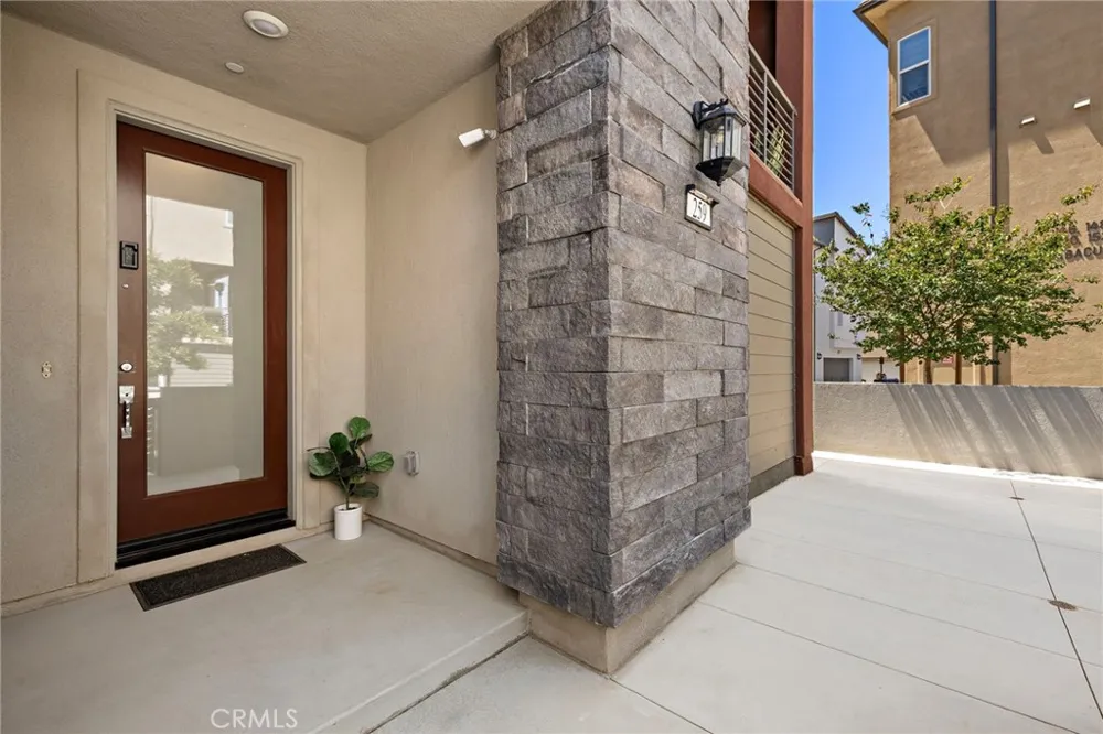 259 Lynx Irvine, CA 92618