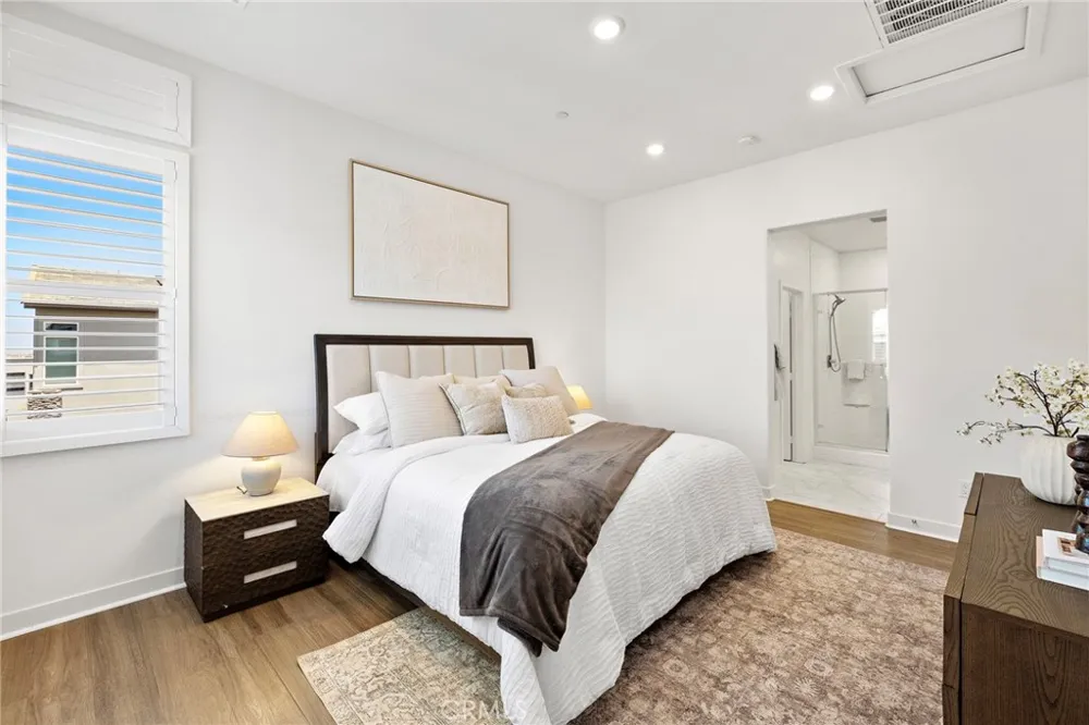 259 Lynx Irvine, CA 92618