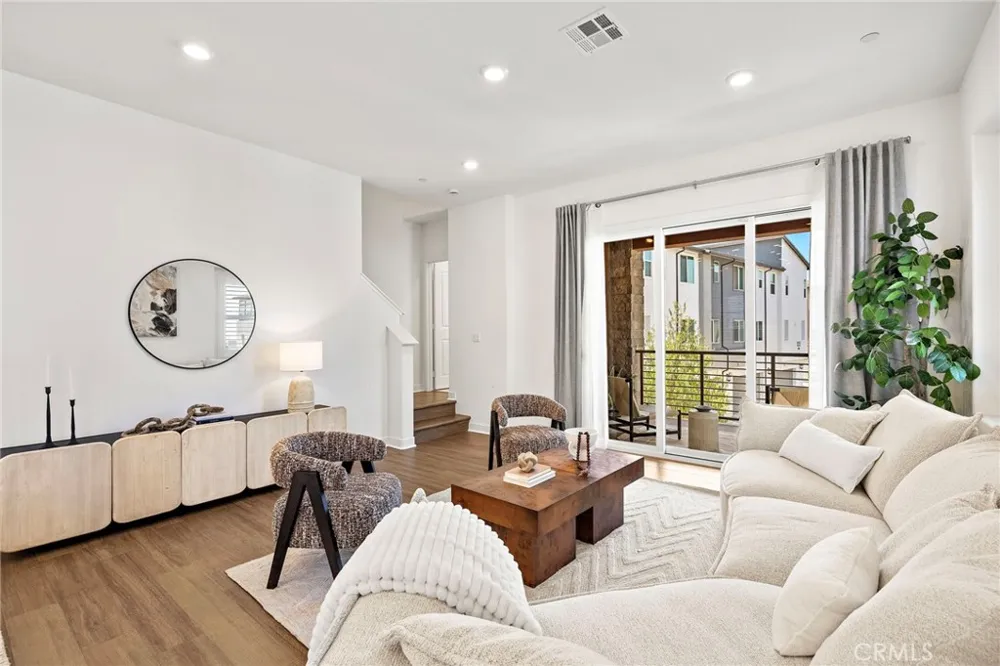 259 Lynx Irvine, CA 92618