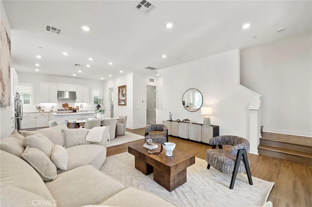 259 Lynx Irvine, CA 92618